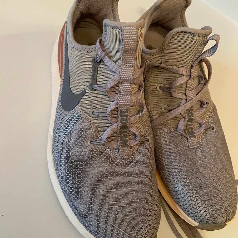 Gray Nike Training shoes 👟 💕